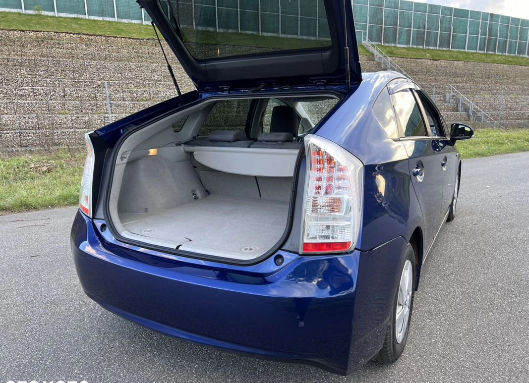Toyota Prius cena 34000 przebieg: 340000, rok produkcji 2010 z Ślesin małe 742
